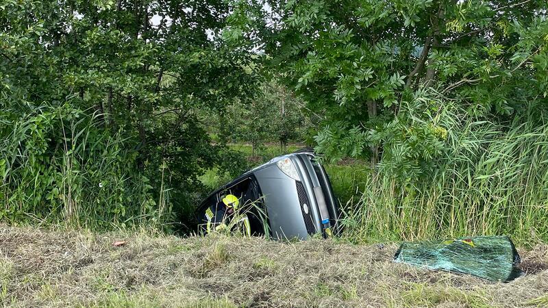 Weiterer Unfall auf der gefährlichen L111: Auto überschlägt sich Das Auto einer Bliedersdorferin überschlug sich und kam im Graben zum Liegen.