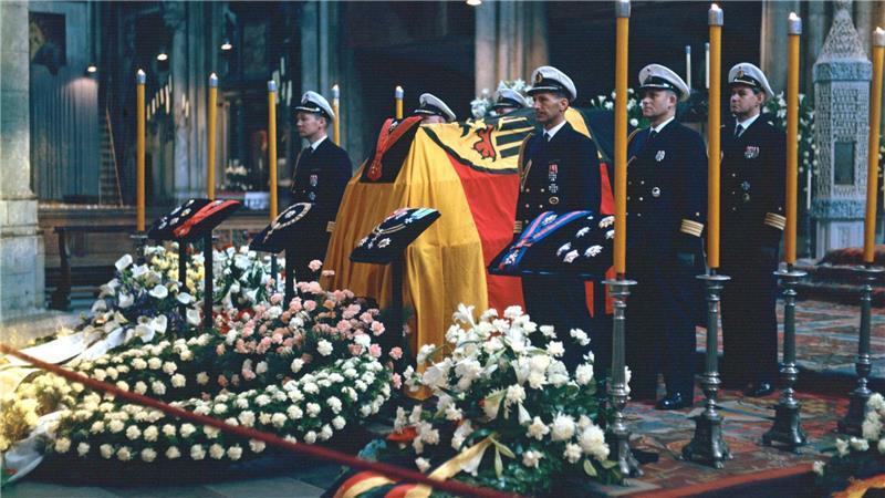 Tod von Papst oder Queen: Warum bewegt einen das eigentlich? Die Trauerfeier für Bundeskanzler Konrad Adenauer im Jahr 1967 ist dem Psychologen Andreas Hamburger bis heute in Erinnerung (Archivbild).