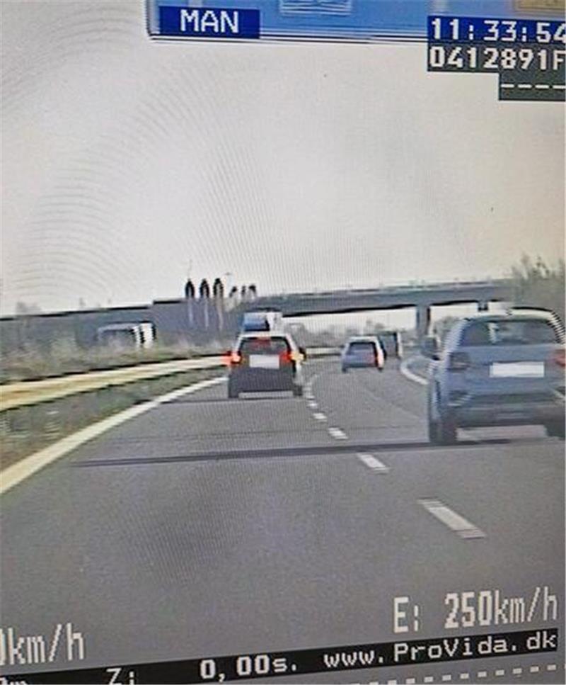A20: Hier jagt ein Autobahn-Drängler die Polizei In der Spitze rauschte der Mercedes-Fahrer mit 250 km/h