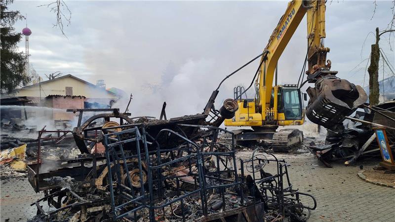 Flammen im „Freizeit-Land Geiselwind“ in Bayern In einem Restaurant des „Freizeit-Landes“ brach ein Feuer aus.