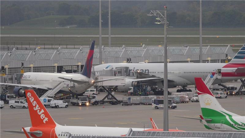 Nach Drohnenalarm: Wieder Flüge am Münchner Flughafen Reisende müssen aber weiter mit Verzögerungen rechnen.