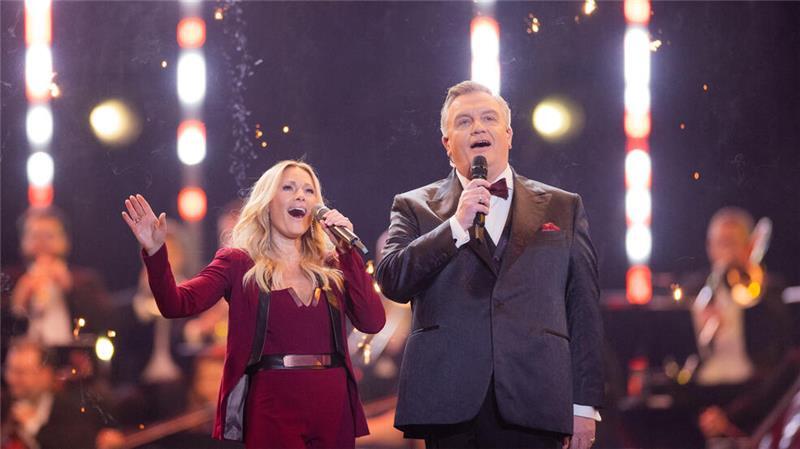 ZDF-Weihnachtsshow: Helene Fischer und der doppelte Florian Silbereisen Sängerin Helene Fischer und Sänger und Schauspieler Hape Kerkeling stehen bei der Aufzeichnung der Helene-Fischer-Show auf der Bühne. Die Sendung wird am 25.12.2024 im ZDF ausgestrahlt.